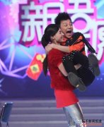 张柏芝大本营轻松抱何炅 提霆锋紧张